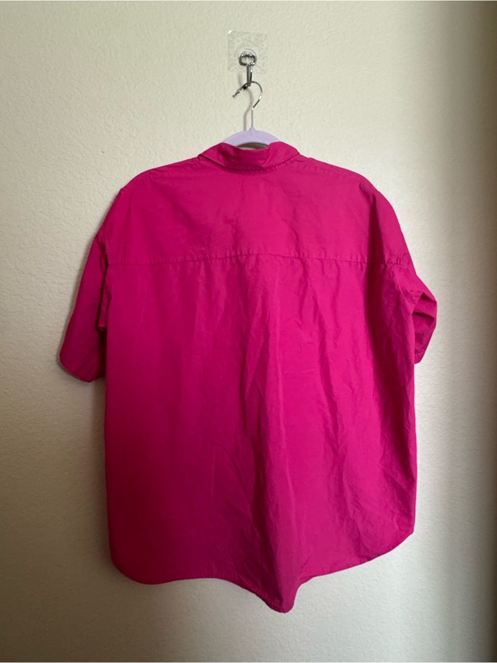 Wilfred Free Short-Sleeve Button-Down Shirt in Bright Pink Oversized Cotton - Picture 6 of 7